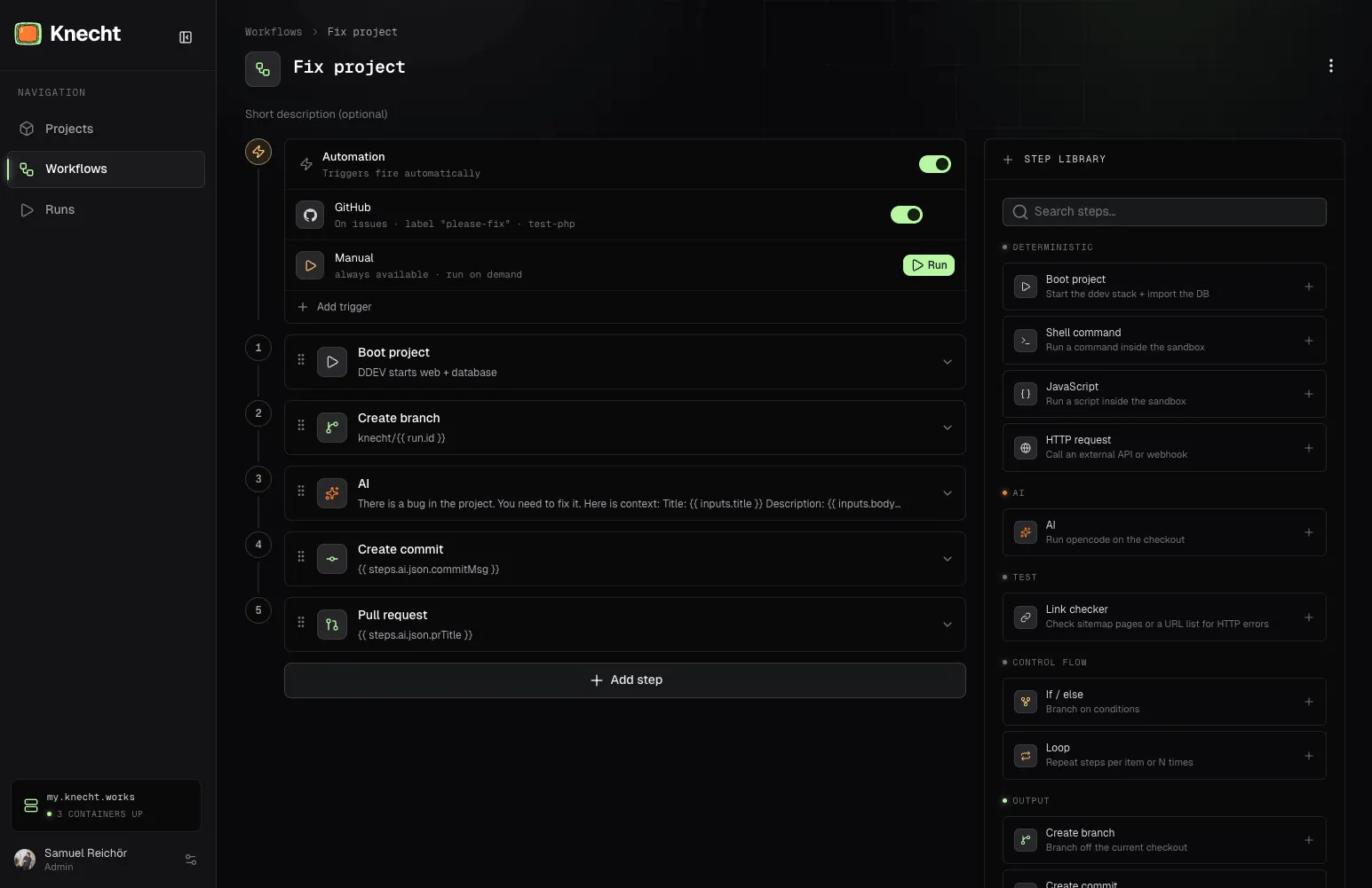Der Workflow-Editor mit Trigger, Schritten und der Action-Bibliothek